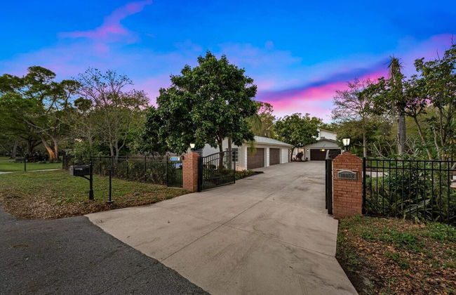 Luxe Largo Retreat: Pool, Games, Basketball & More - Foto 53