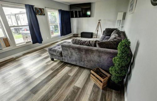 The Jackson Cottage on Grass Lake Waterfront 2 1 Nautical Cottage with Hot Tub Firepit & Year-Round Fun - Foto 15