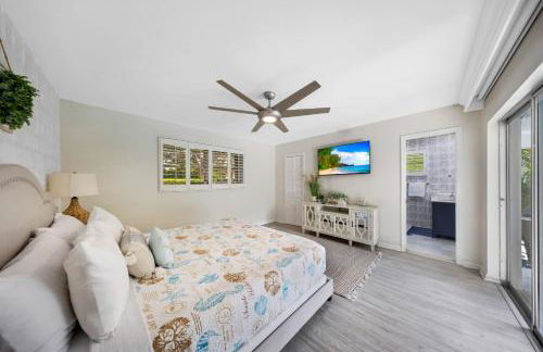 Tropical Villa Retreat with Private Pool & Peaceful Backyard - Stylish Escape in a Tranquil Residential Area - Foto 27