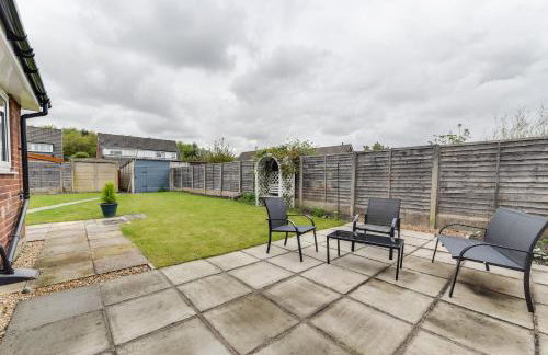 3 BR Home l Free Parking l 5 Guests l Garden l Long Stays l - Foto 30