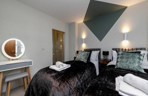 MK CITY CENTRE, THE DIAMOND SUITE, FREE Parking Space, PREMIUM SPACIOUS Apartment with FOOSBALL TABLE - Foto 29