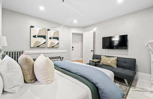 Newly Renovated 2BR w Rare Private Backyard and BBQ - Foto 20