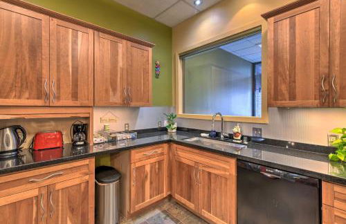 Idyllic Dtwn Anchorage Condo with Fireplace! - Photo 14