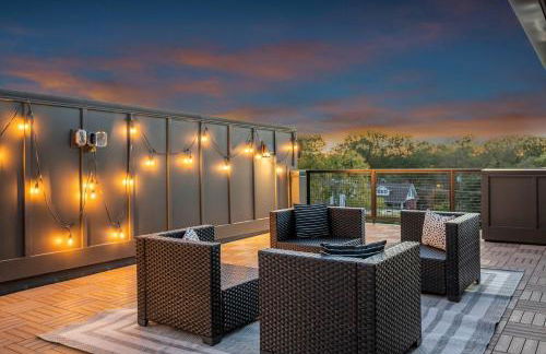 New 2 Luxe Townhomes with Rooftops Sleeps 24 - Foto 64