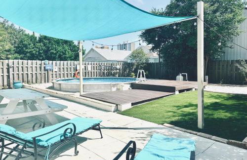 Sea Salt Vacation Home, Private Pool - Walk to Beach - Foto 1