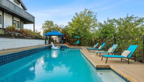 Entire Private Home with 4 Bedrooms 3 Bathrooms, Big Yard, View, , King Bed, 10 Parking, Available Now - Foto 2