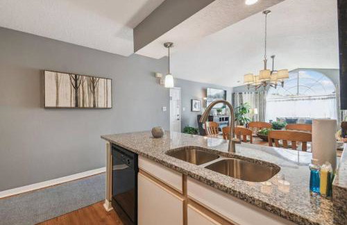 FABULOUS New Decor, Near Dis, Fireplace, Star Wars Children's BR, Next To Pool, LOW rates! - Foto 21