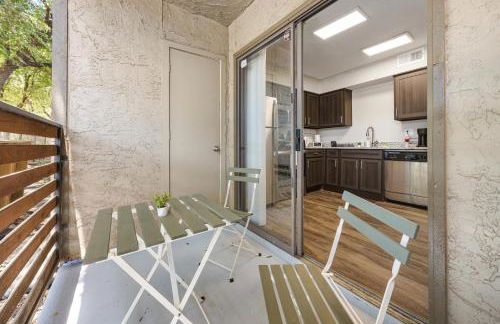 Emerald Loft - Pool, Gym & Free Parking! - Photo 4