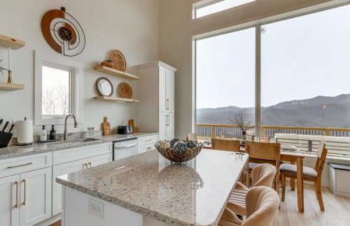 Mtn-View Hidden Falls Cabin with Hot Tub and Deck - Foto 12