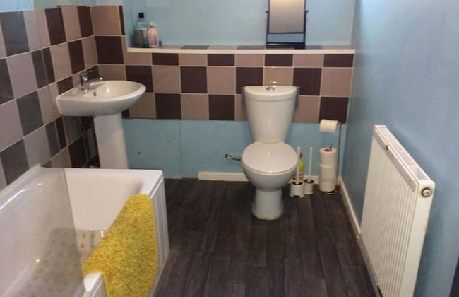 New Cross Mews 4 Bedroom 2 Bathrooms Fast Wifi Parking Sleeps up to 12 - Photo 23