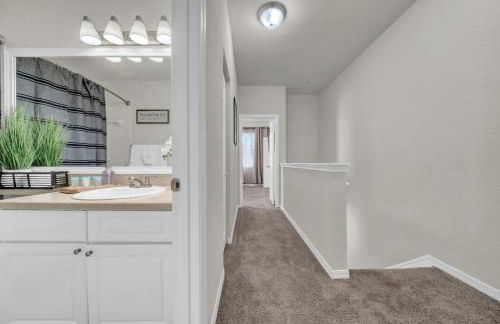 Modern 2BR2BA Pool Gym Near Airport #8 - Foto 11