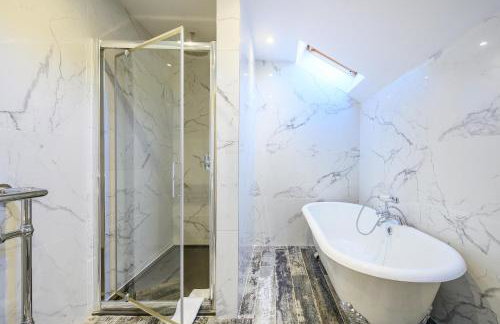 Spacious 6 Bedroom Escape with Hot Tub, Games Room & Karaoke in Yorkshire - Foto 56