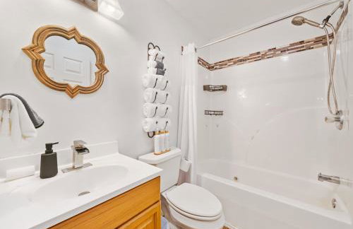 Cabin 3 Miles off I-40-hot tub-firepit-secluded better than a Hotel - Photo 5