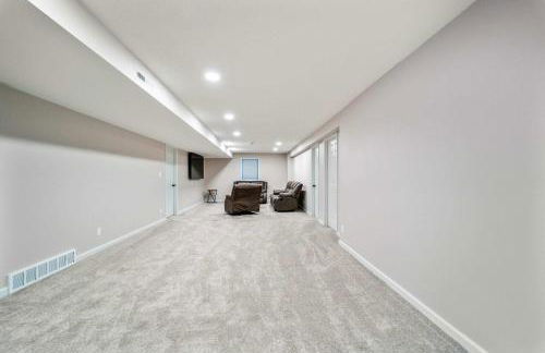 Spacious 5BR Family Home Near ISU & Attractions - Foto 29