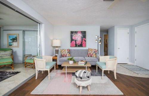 Siesta Sol Art Bungalow- 2 miles to Siesta Key! - Foto 15