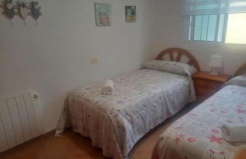 Adosado/casa con terraza y buhardilla. Playa El Perelló - Foto 51