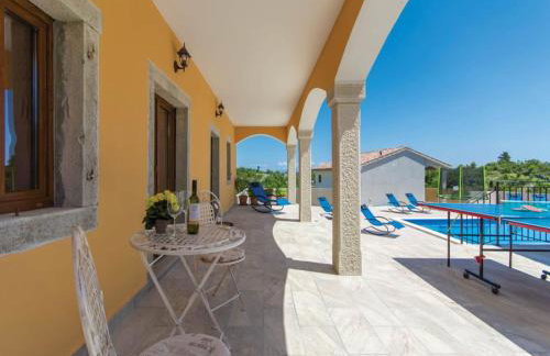 Villa in Skitaca with Pool and Sea Views - Photo 28