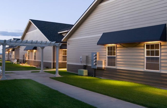 Stratford Suites - Photo 24