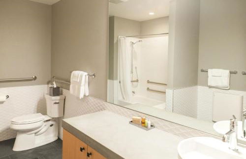 The Suites on Main - Foto 29