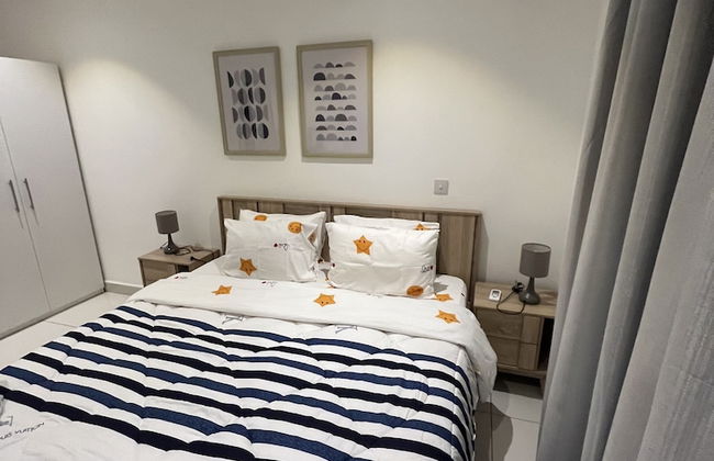 Embassy Gardens Apartment - Photo 20