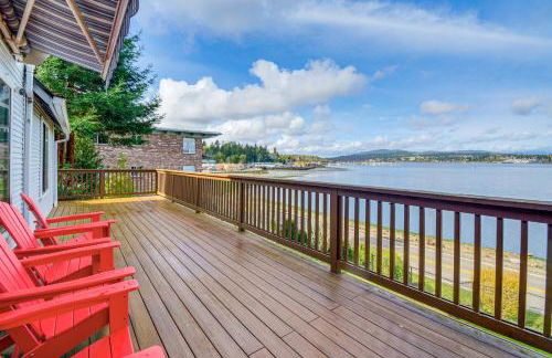 Walk to Beaches Waterfront Home in Port Orchard! - Foto 1