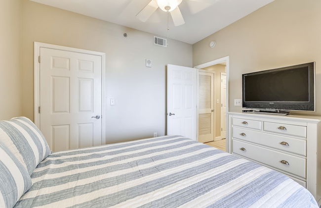 Splash Beach Resort by Book That Condo - Photo 5