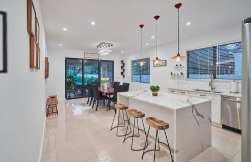 Modern New Construction Villa - Foto 32