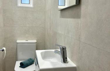 Apartment with a pool near the beach - Photo 15