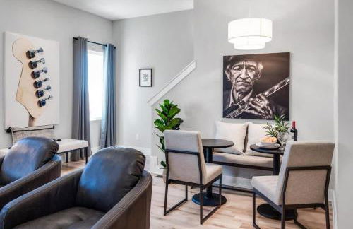 Rooftop Views - Hot Tub - Near Honky Tonks & Bars - Photo 1