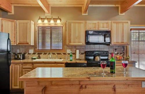 Rimfire Refuge by KABINO Hot Tub Fire Pit Sauna PS3 Grill WiFi Loft - Foto 45