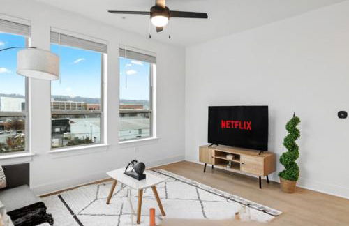 Upscale 2BR Near Regions Field n Park - Foto 5