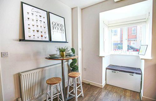 Stylish House with Smart TVs and Netflix, Fast Wifi, Free Parking and Garden by Yoko Property - Foto 26