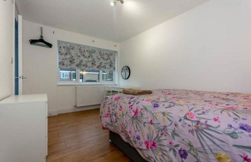 BrumStay UK® 5-Bed House Ideal for Long-Term Stays - Foto 16