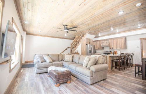 Tucked away in the woods - minutes to the New River - Acreage to explore! - Foto 8