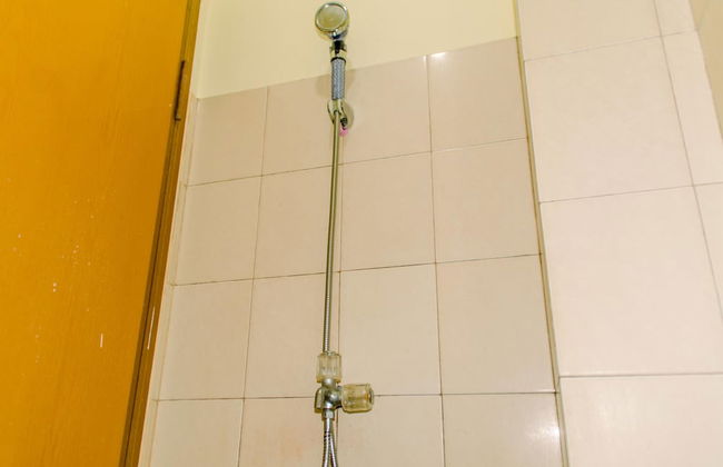 Homey And Warm Studio Room At Tifolia Apartment - Foto 17