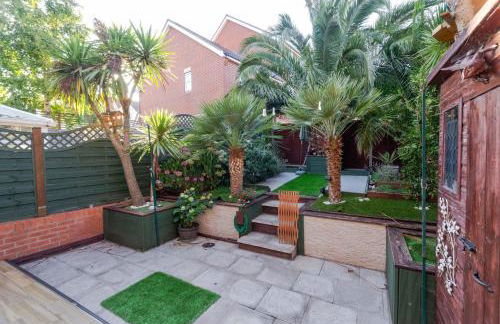 A Riverside Paradise in The City w Garden and Free Parking - A 2 Bed Home in London Sleeps 4! - Foto 37