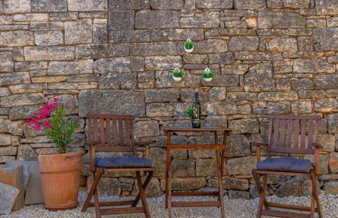 Gorgeous Home In Kresini With Wifi - Photo 16