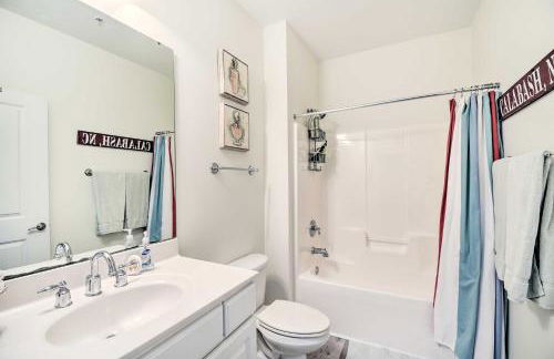 Calabash Condo with Patio and Golf Course Views! - Foto 25