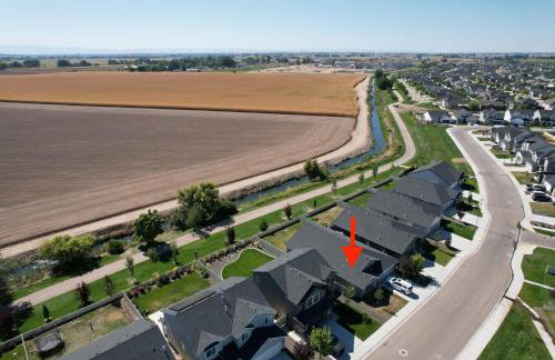 BRAND NEW 4-BDRM HOME Farmhouse at Grand Rapids - Foto 28