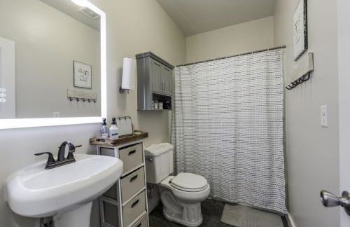 Stockyards- 4min Pet Friendly 3BR Luxe Gem - Foto 48