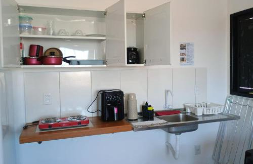 Studio completo, Ar, Tv, Wifi, perto de tudo - Foto 1