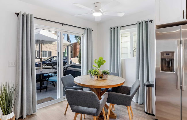 Coastal-chic Newport Stay Steps to the Beach, Dining & Boardwalk Optional Add-on Unit - Foto 4