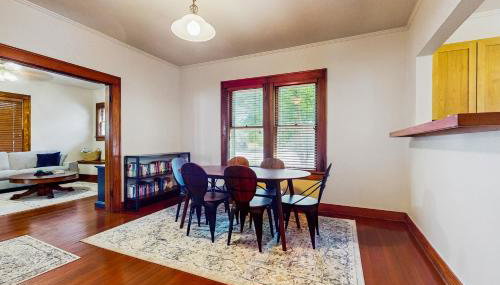 Walkable 1900s Home with Porch in Downtown Buda - Foto 5