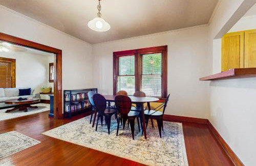 Walkable 1900s Home with Porch in Downtown Buda - Foto 5