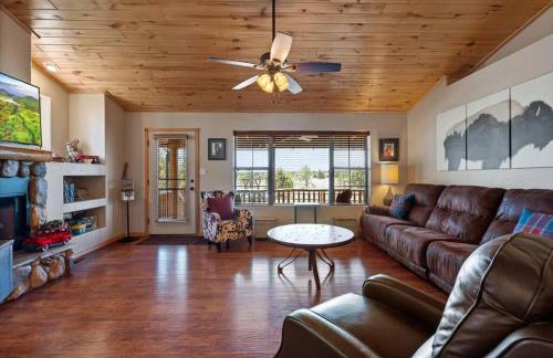 Cabin with Wild Horses, Fireplace, Dog Friendly & StarLink - Foto 5