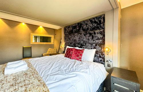 5BR Manchester Home Jacuzzi, Garden & Parking - Foto 26