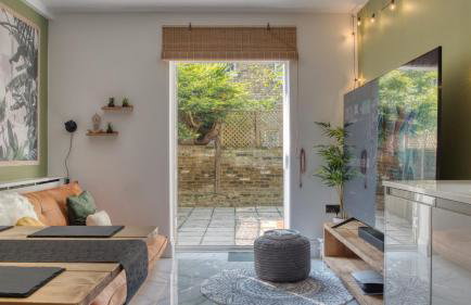 London Hammersmith - hot tub, games, arcade - Foto 5