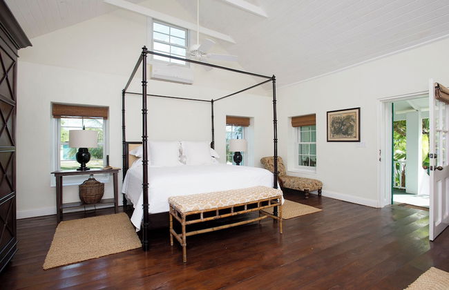 Pink Sands Paradise: Luxury Estate With Pool - Foto 1