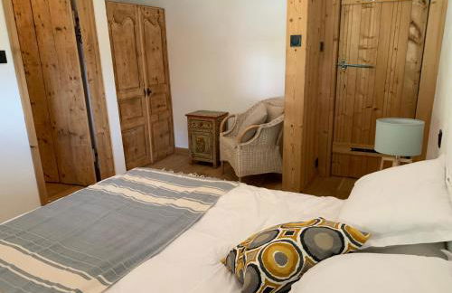 Savoyard Farmhouse - Sleeps 14 Garden & Parking - Foto 23