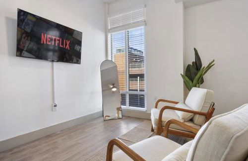 Uptown Luxury - Top Floor King Suite, Free Parking - Foto 17